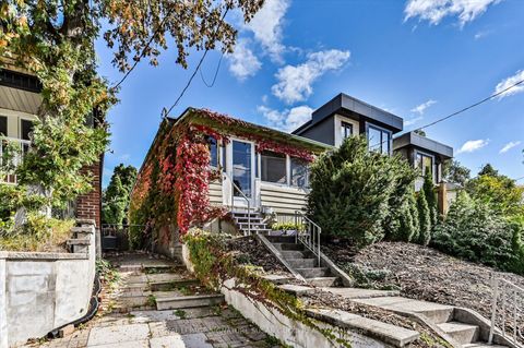 9 Everett Crescent Toronto ON M4C 4P3
