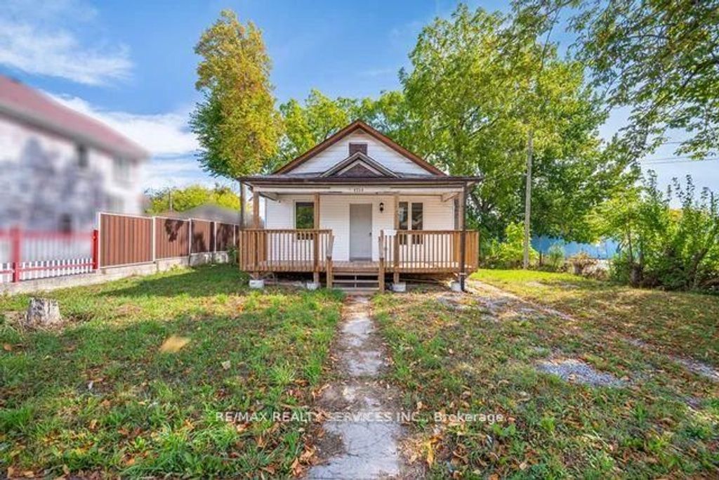 Photo of 4754 First Avenue, Niagara Falls, ON L2E 4G7 (MLS # X12643984)