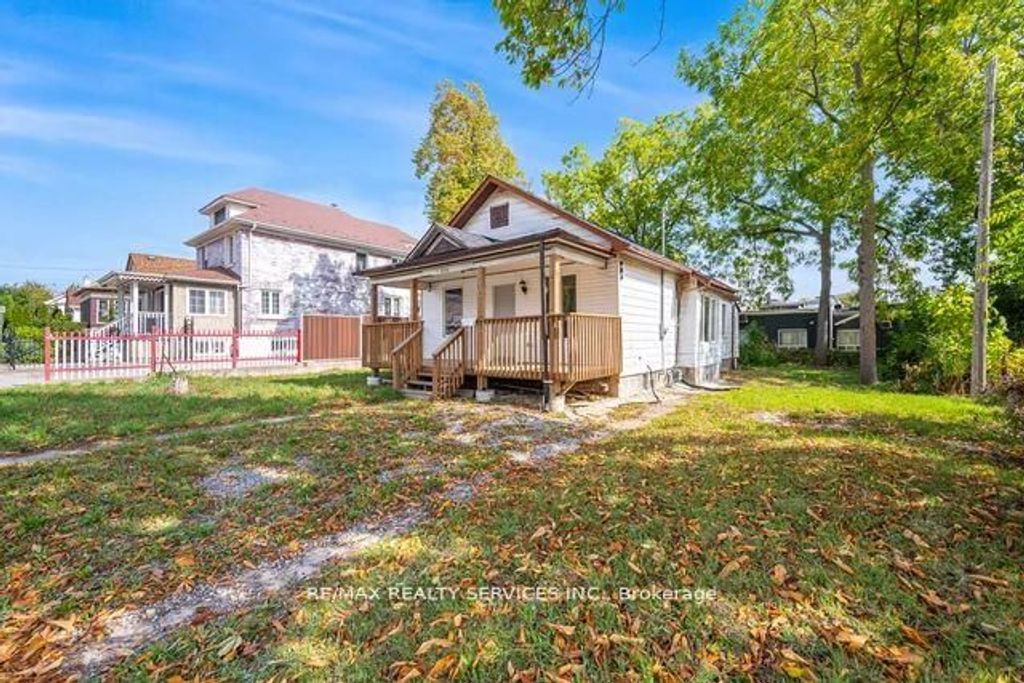 Photo of 4754 First Avenue, Niagara Falls, ON L2E 4G7 (MLS # X12643984)