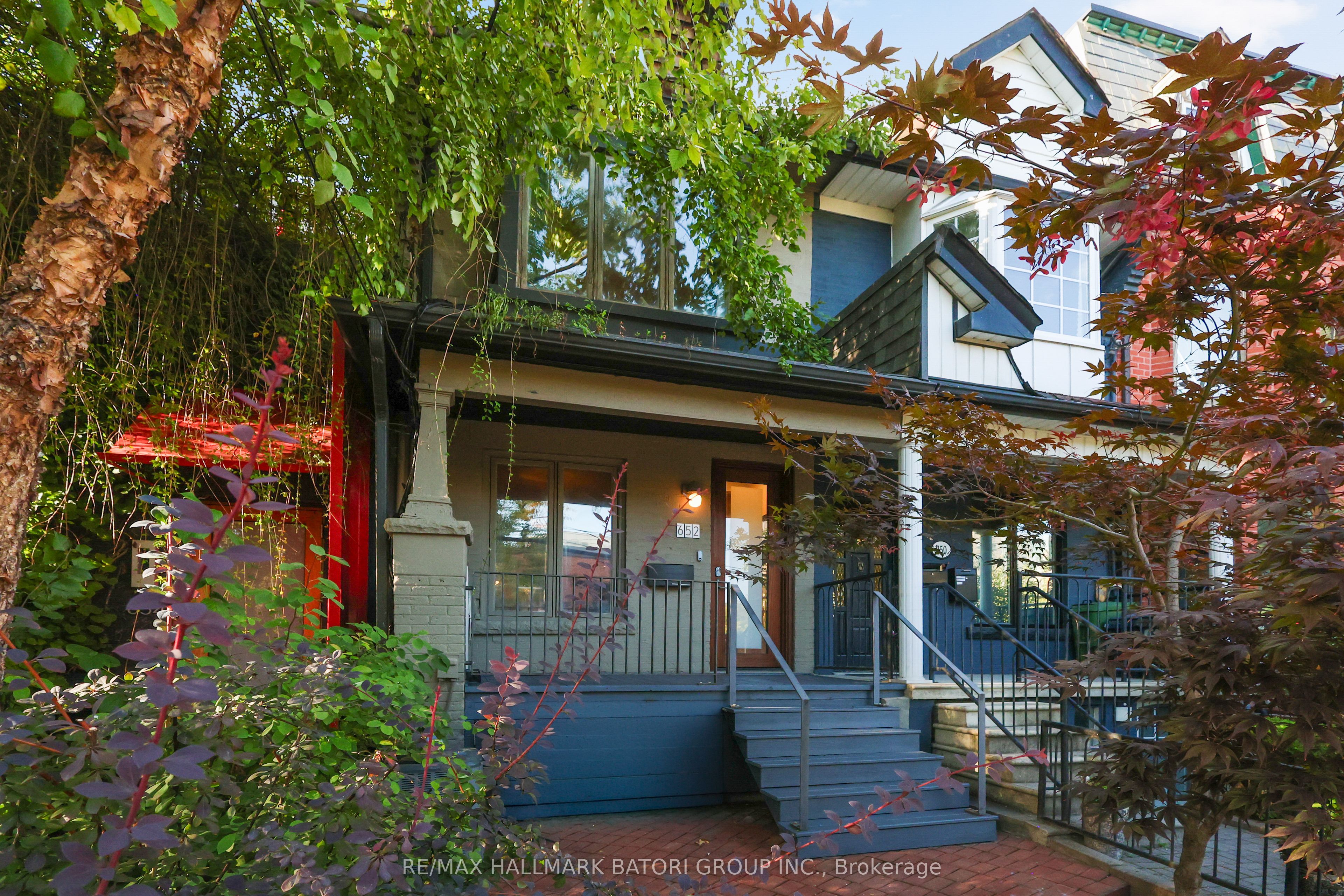 652 Richmond Street W