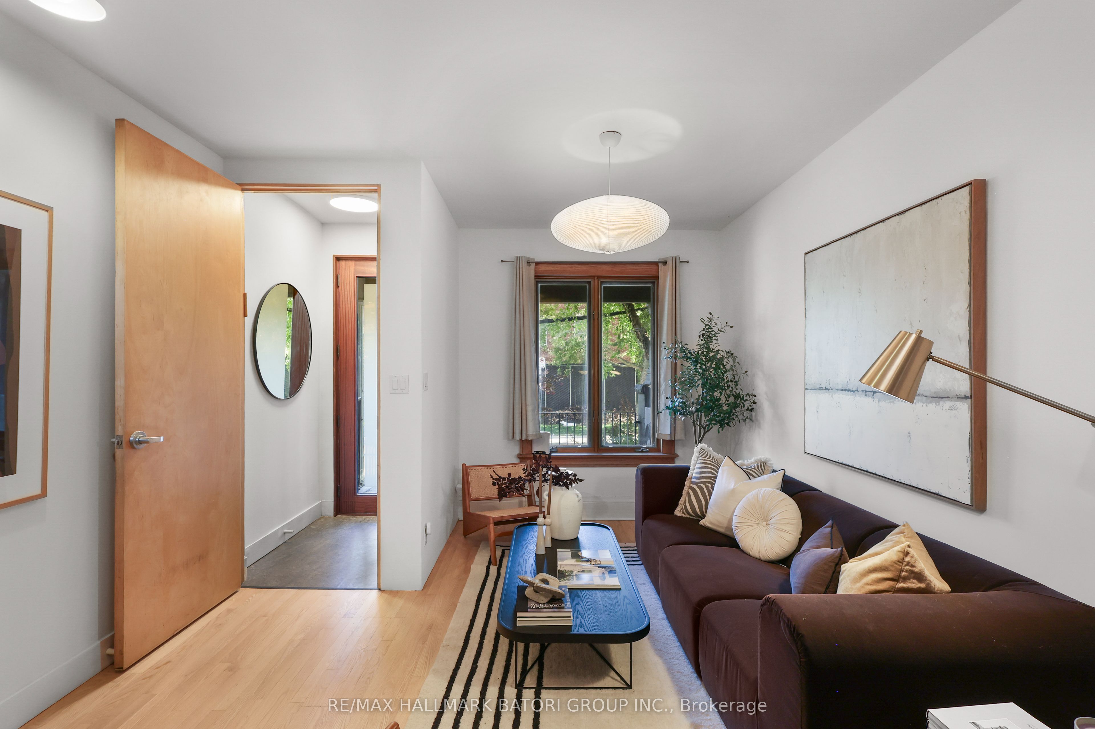 652 Richmond Street W