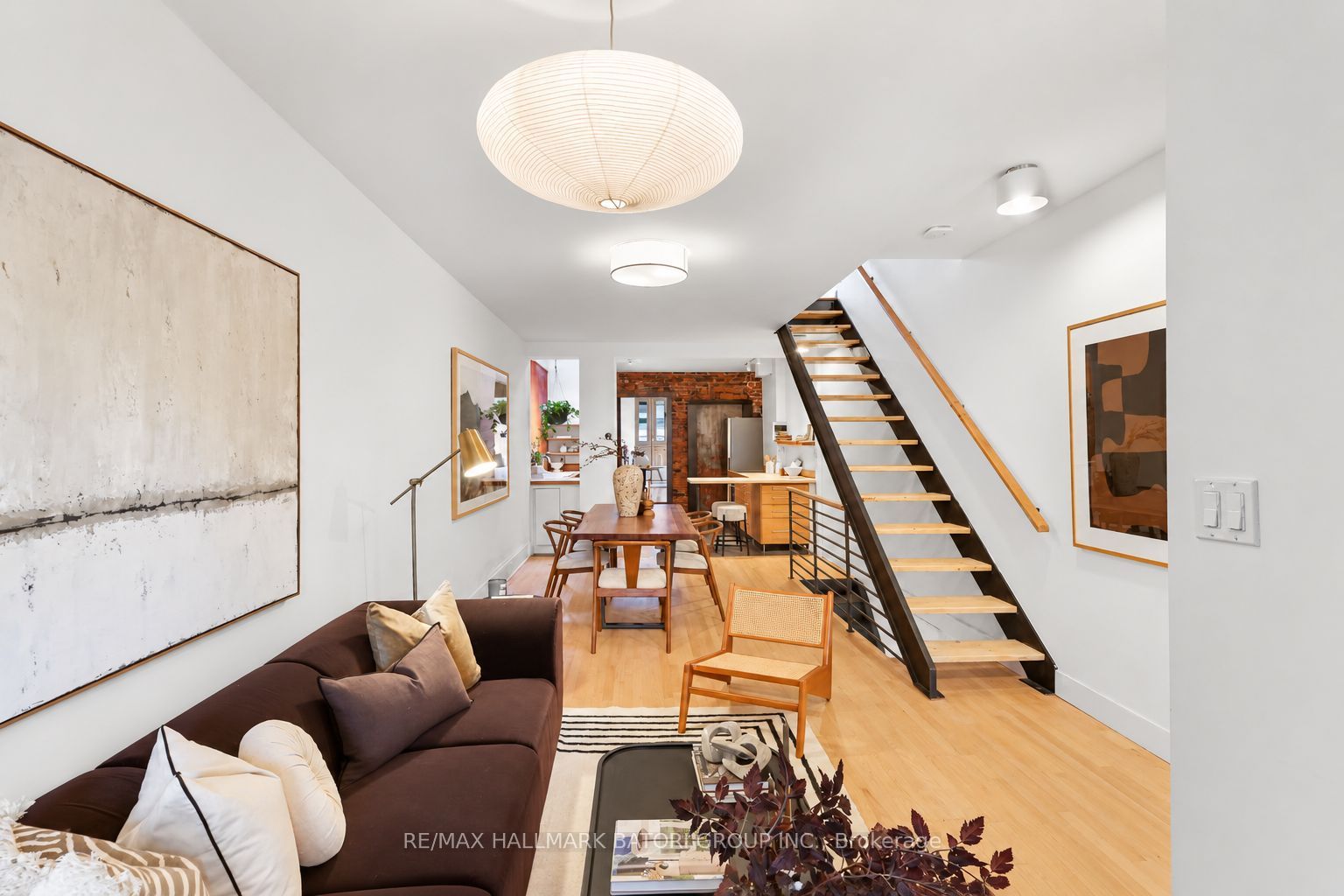 652 Richmond Street W