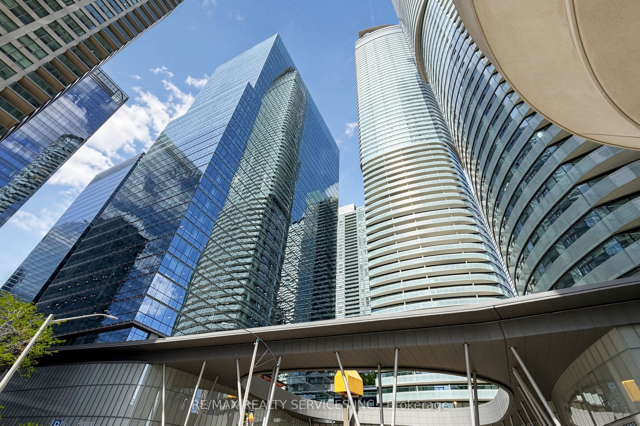 12 York Street 407