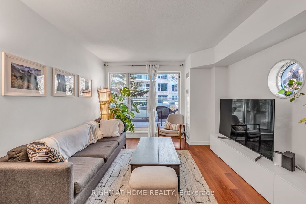Photo of 600 Queens Quay W #202, Toronto, ON M5V 3M3 (MLS # C12538322)