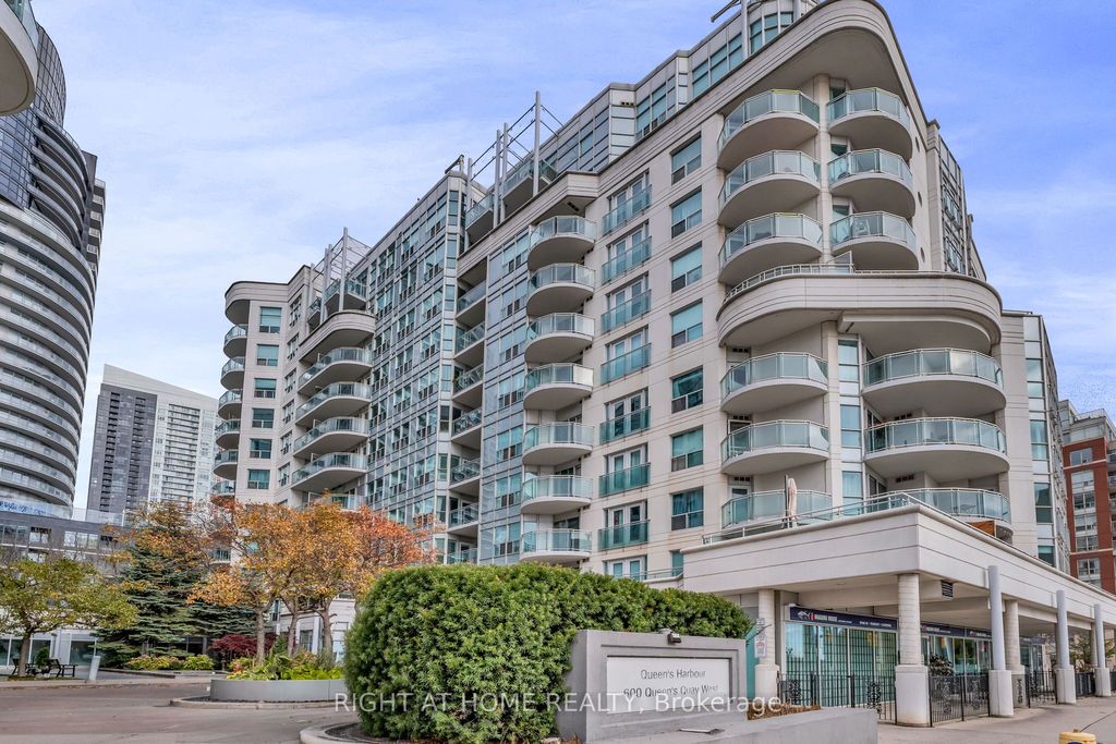 Photo of 600 Queens Quay W #202, Toronto, ON M5V 3M3 (MLS # C12538322)