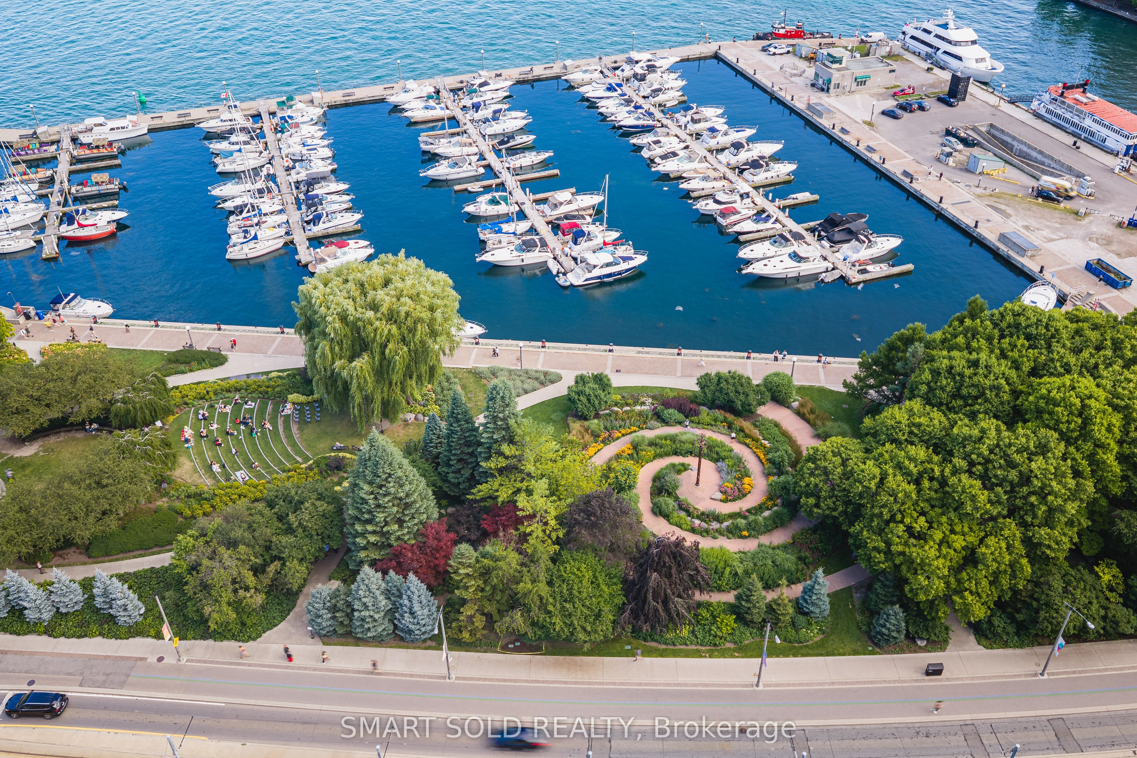 500 Queens Quay W Ph01E