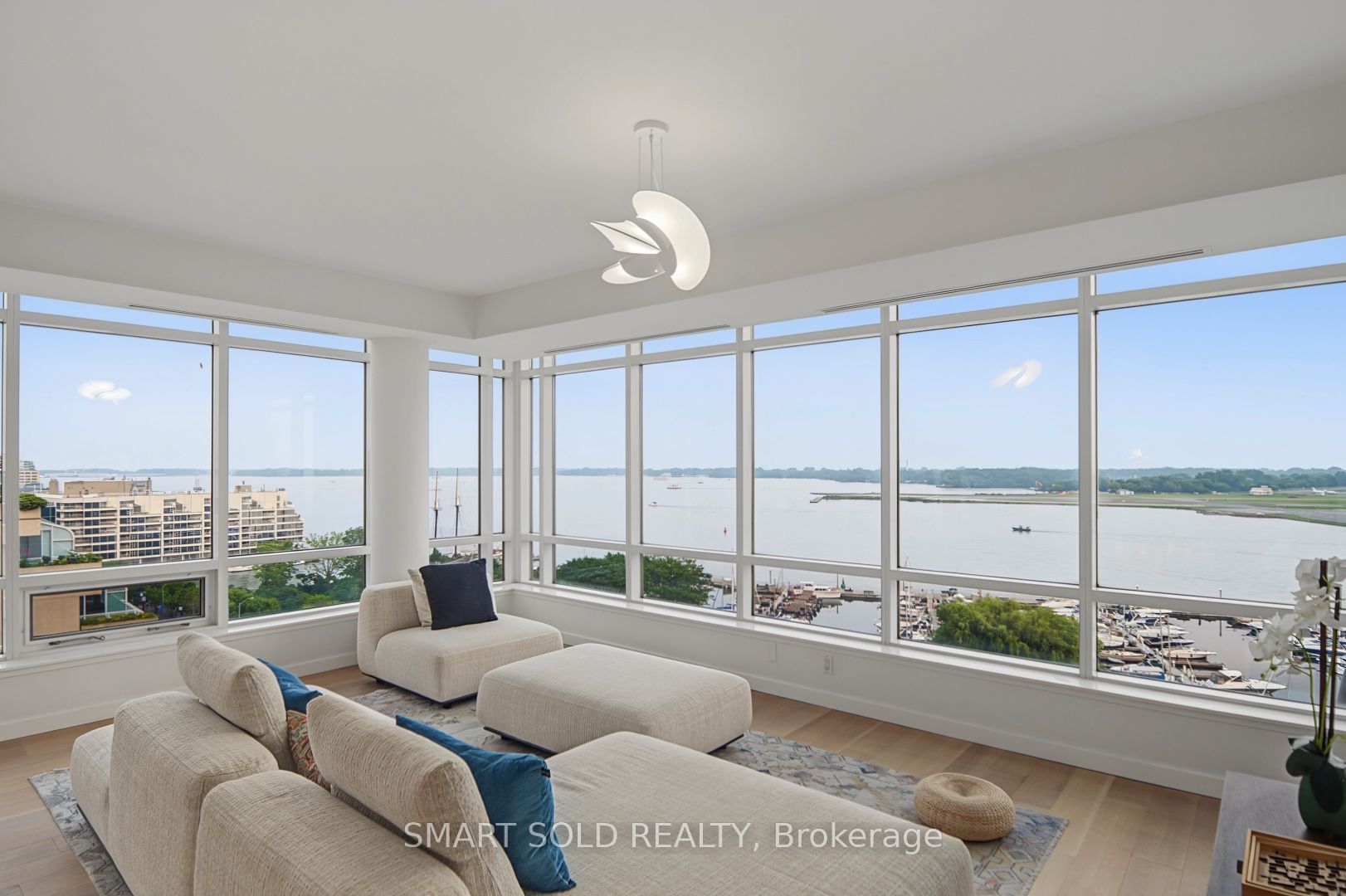 500 Queens Quay W Ph01E