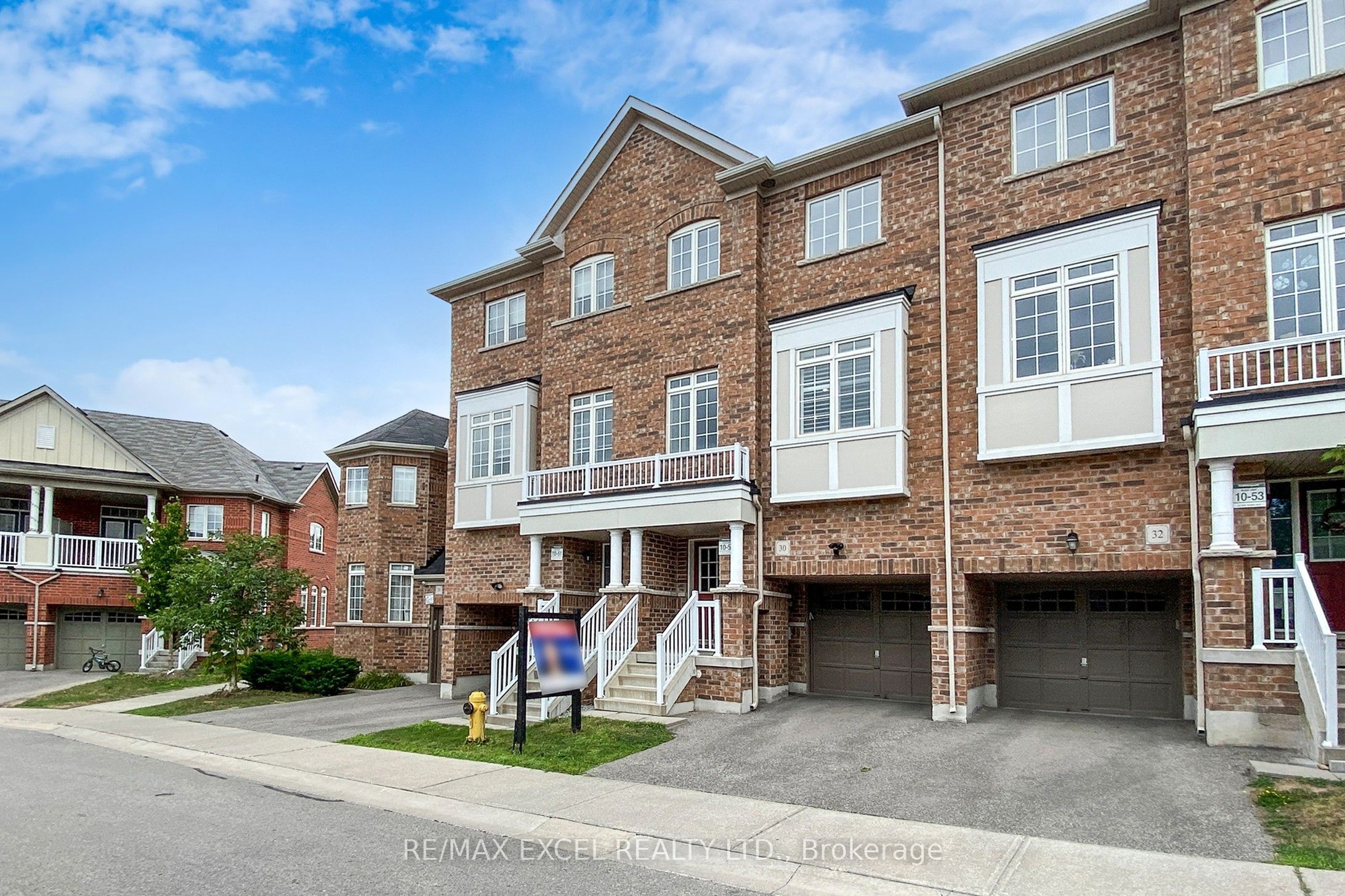 30 Roy Grove Way