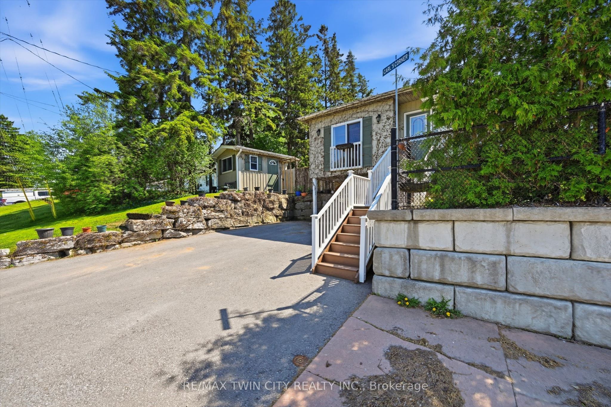 8 Delrex Boulevard