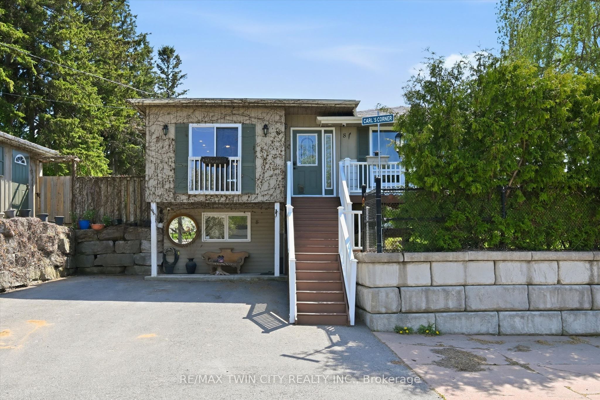 8 Delrex Boulevard