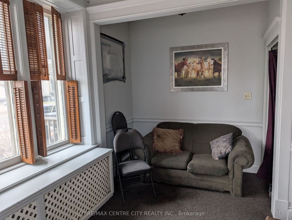 Photo of 334 Queens Avenue, London East, ON N6B 1X4 (MLS # X12993992)