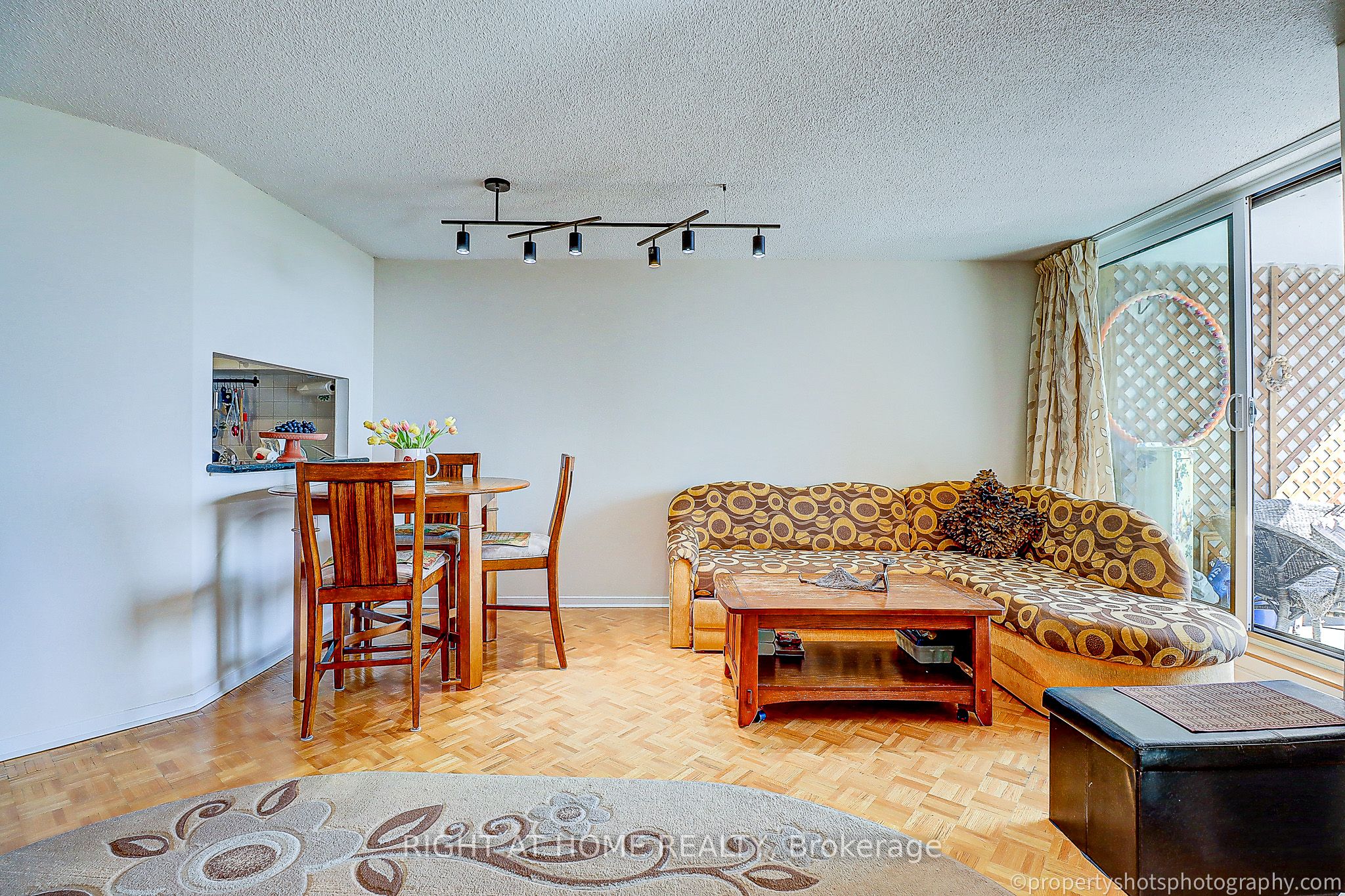 77 Maitland Place 1703