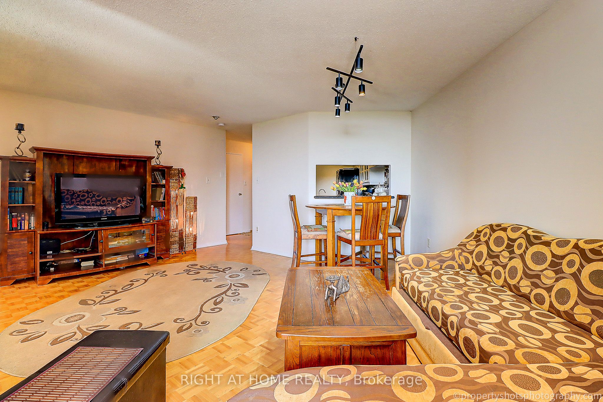 77 Maitland Place 1703