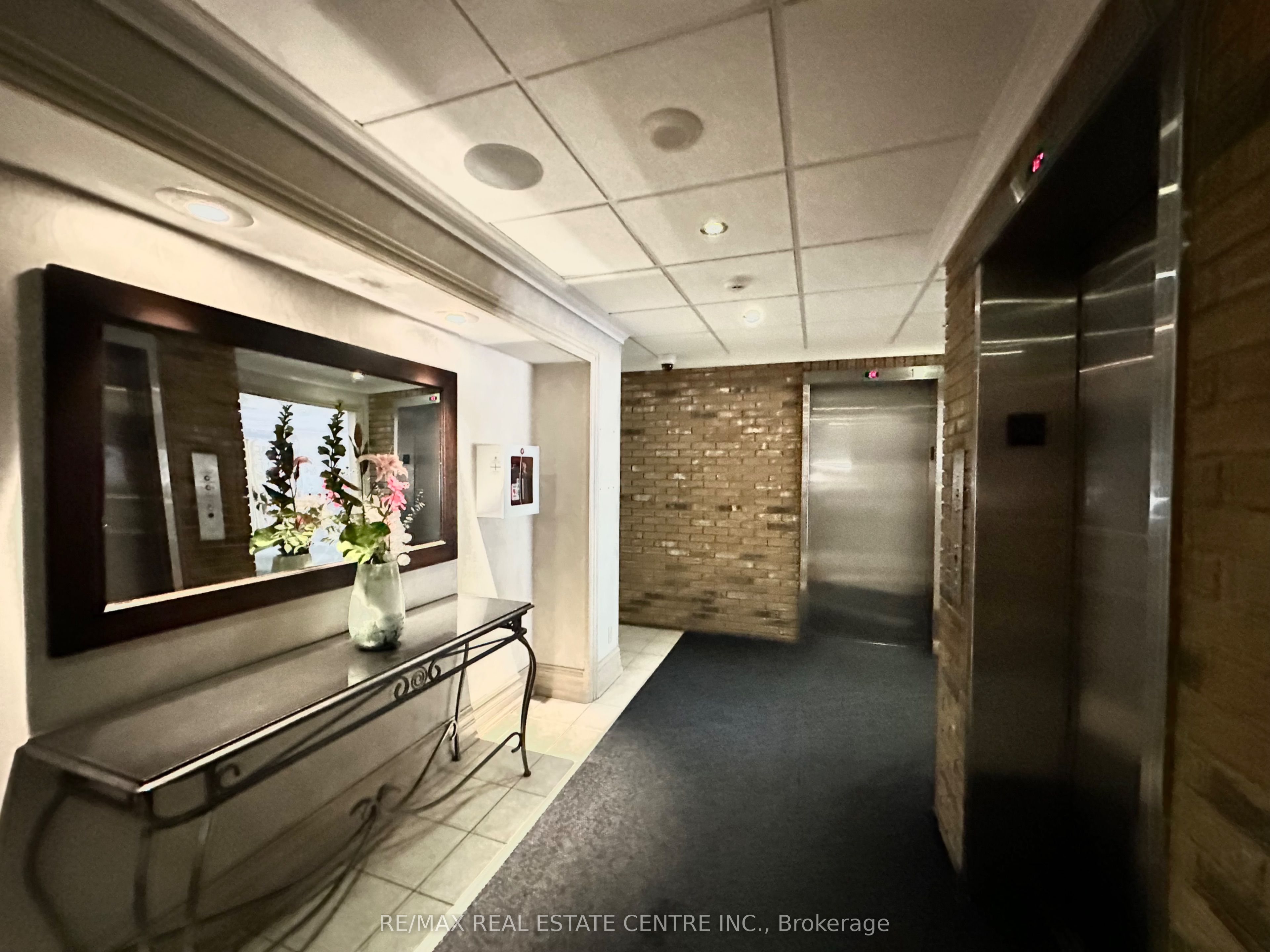 1360 Rathburn Road E 302