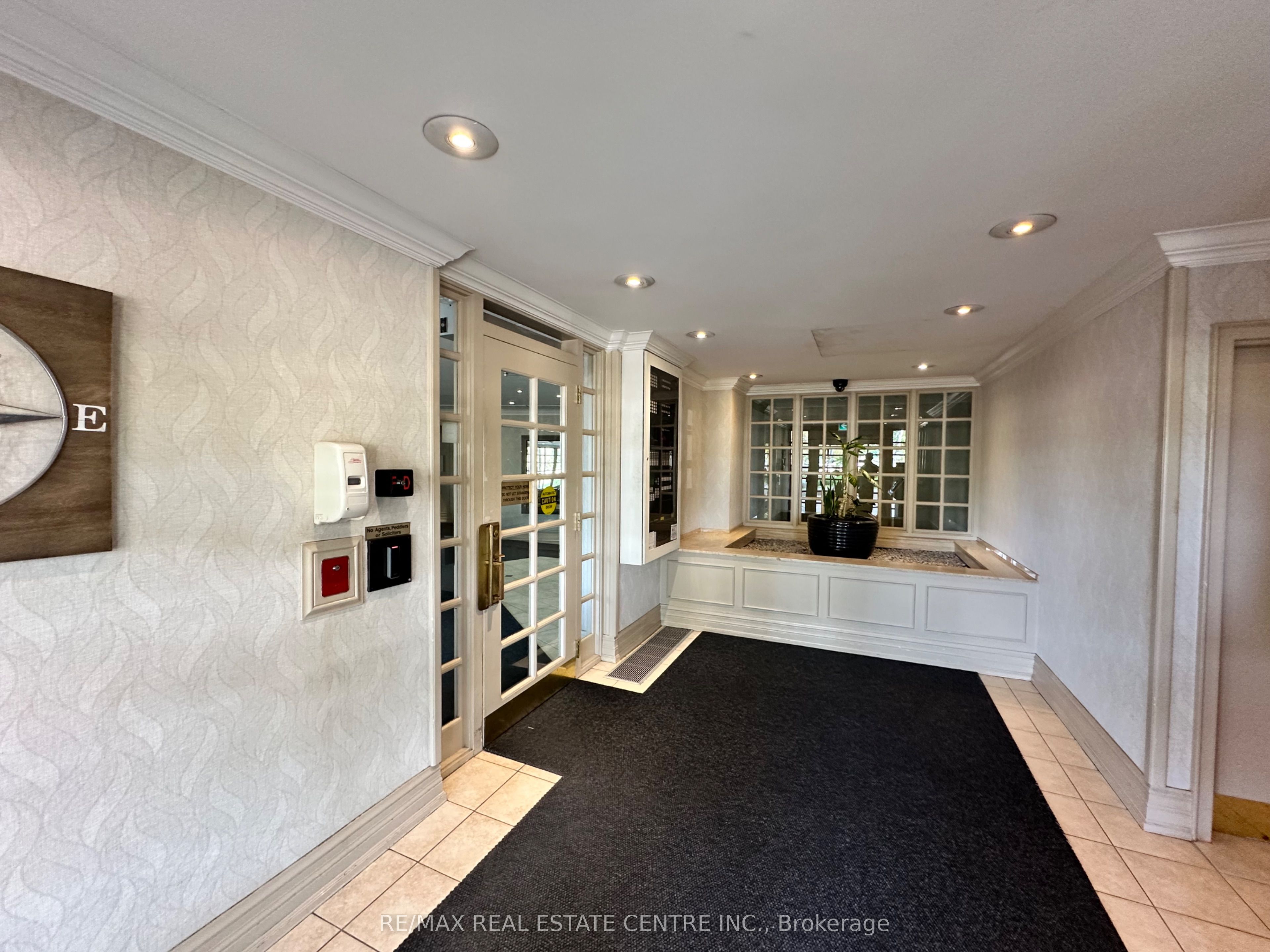 1360 Rathburn Road E 302