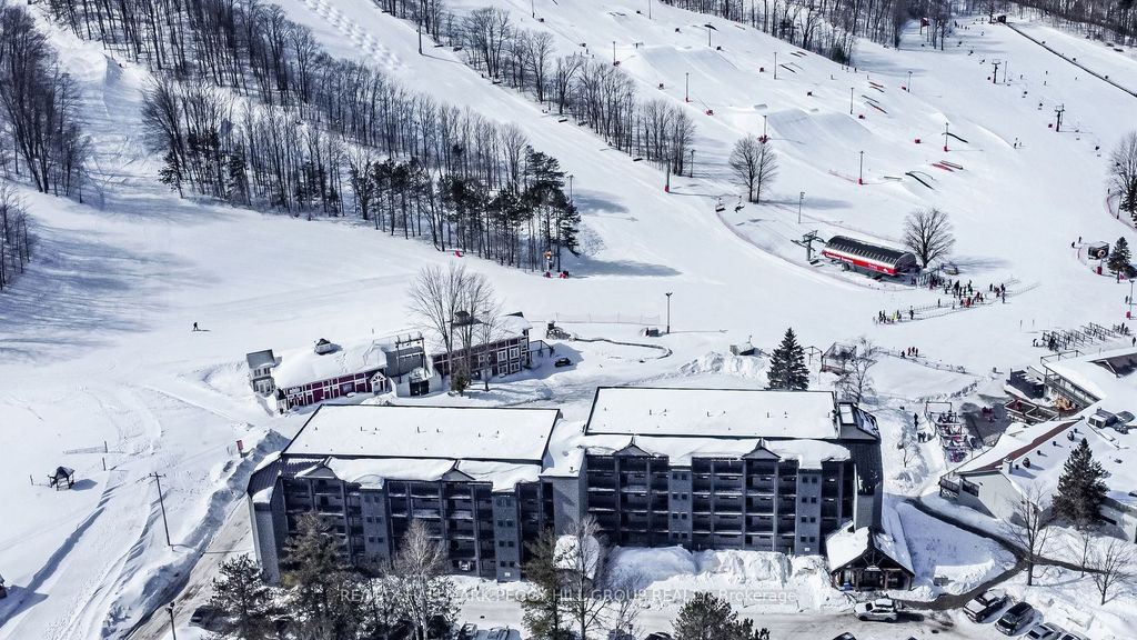 Photo of 80 Horseshoe Boulevard #503, Oro-Medonte, ON L4M 4Y8 (MLS # S12717954)