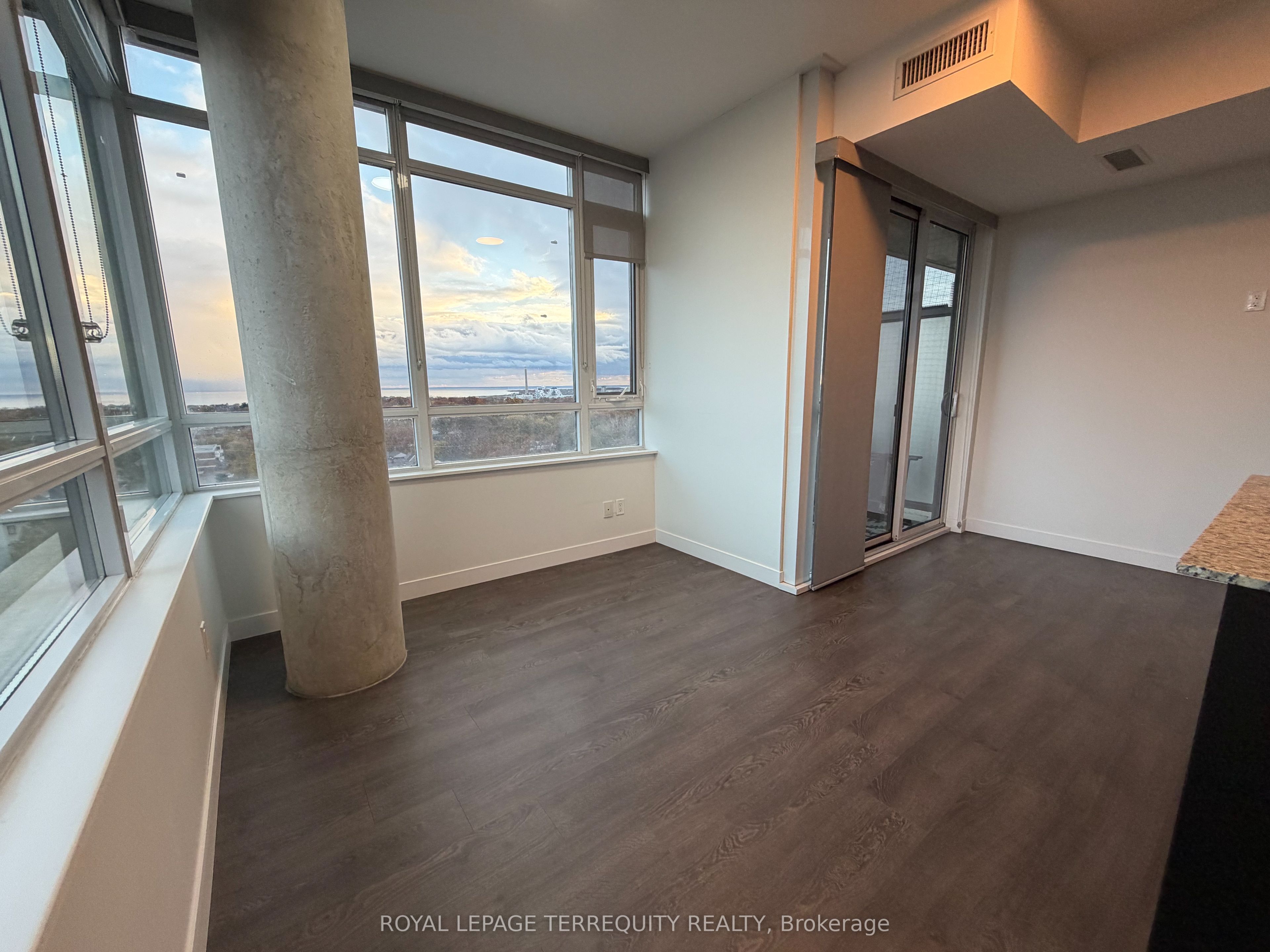 2055 Danforth Avenue 910