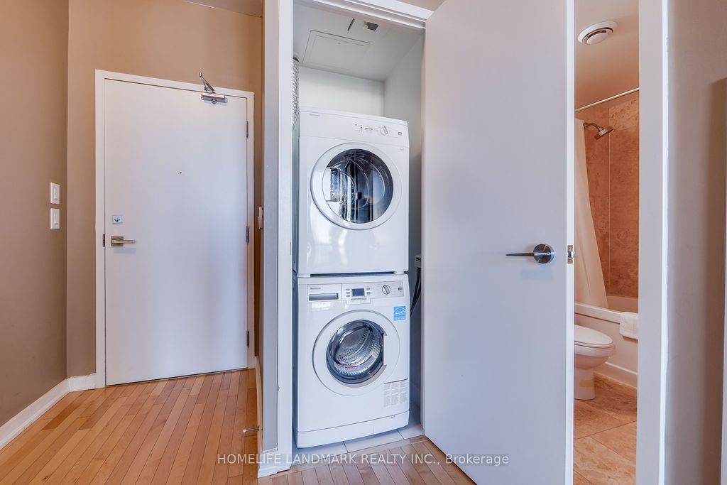 Photo of 14 York Street #1807, Toronto, ON M5J 0A6 (MLS # C12692056)