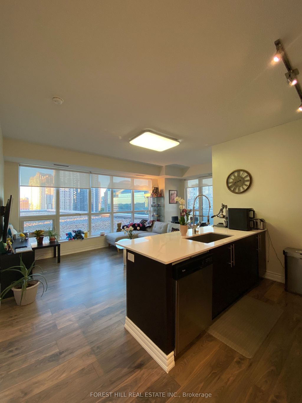 Photo of 4011 Brickstone Mews #807, Mississauga, ON L5B 0J7 (MLS # W13218796)