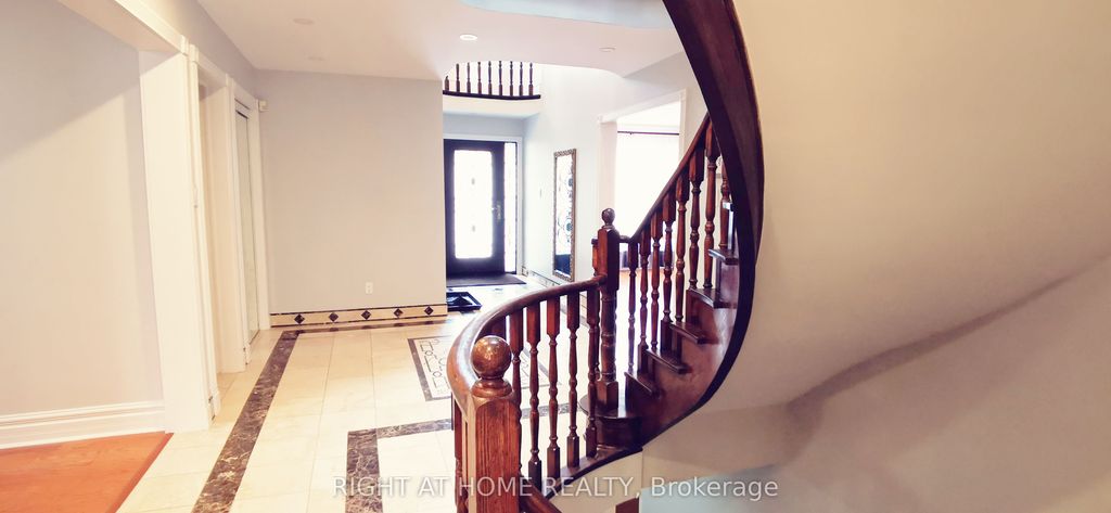 Photo of 358 Valleymede Drive, Richmond Hill, ON L4B 3E8 (MLS # N13002638)
