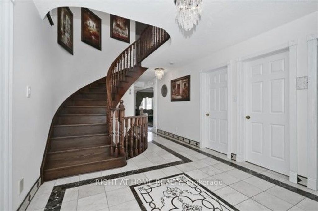 Photo of 358 Valleymede Drive, Richmond Hill, ON L4B 3E8 (MLS # N13002638)