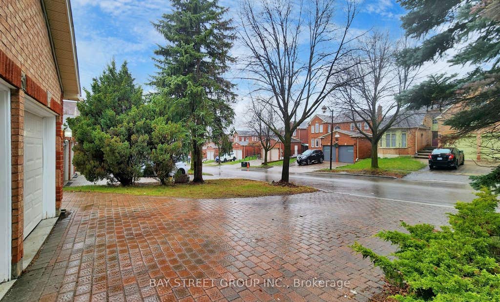 Photo of 31 Cavalry Trail, Markham, ON L3R 9H3 (MLS # N13038948)