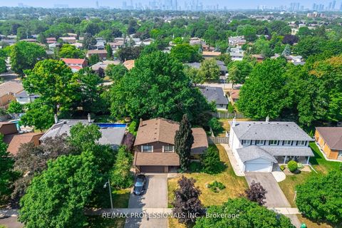 3667 Beechollow Crescent Mississauga ON L4Y 3T3