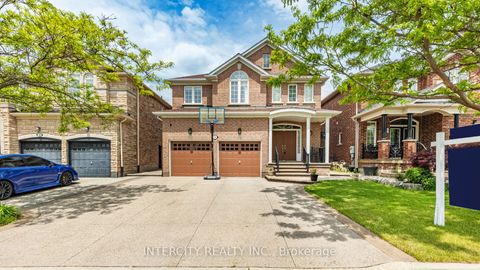 Photo of 16 Venice Gate Drive, Vaughan, ON L4H 0E7 (MLS # N12460862)