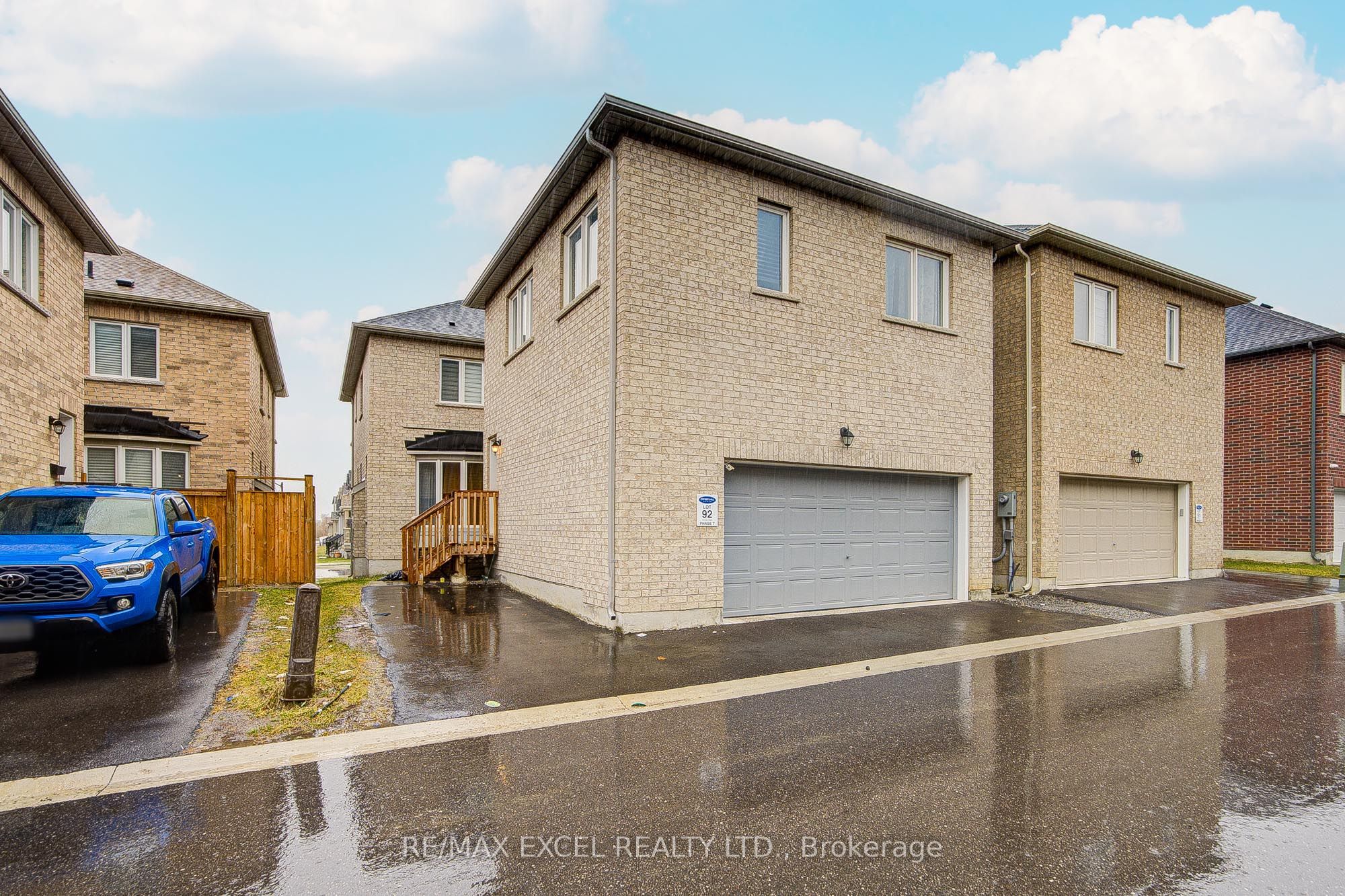 172 Webb Street Coach