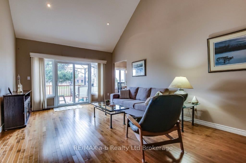 717 Garden Court Crescent