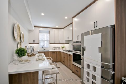 18 Connaught Avenue Toronto ON M4L 2V9