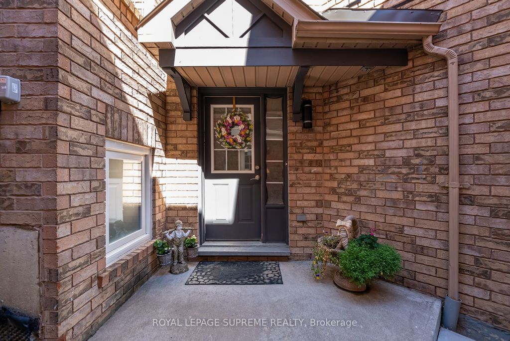 Photo of 3241 High Springs Crescent, Mississauga, ON L5B 4G6 (MLS # W12449047)