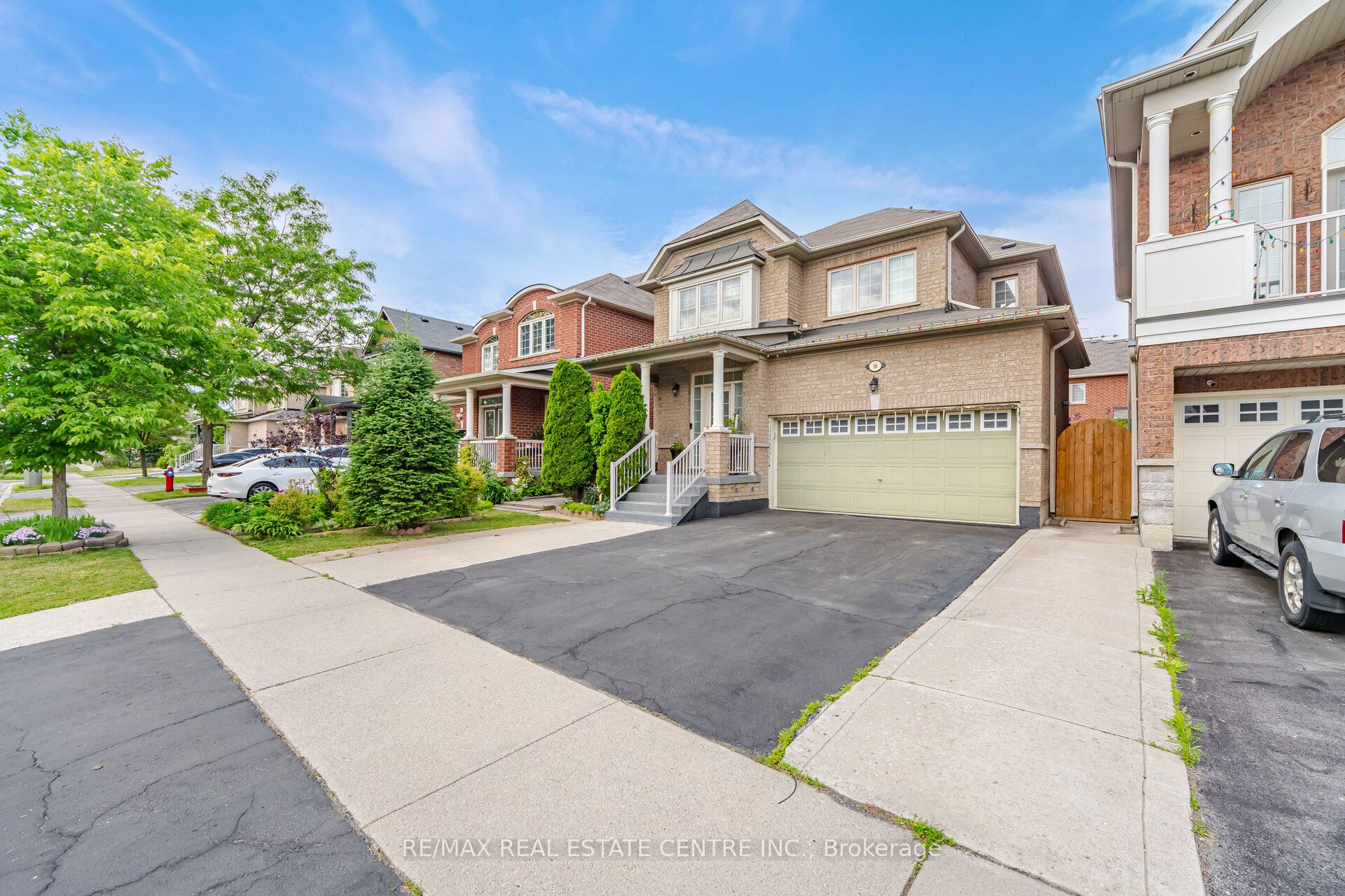 16 Gamson Crescent