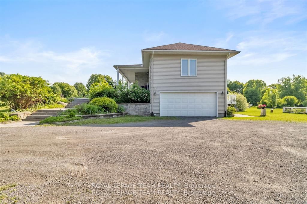 Photo of 5705 Lombardy Drive, Greely - Metcalfe - Osgoode - Vernon and Area, ON K0A 2W0 (MLS # X12450608)