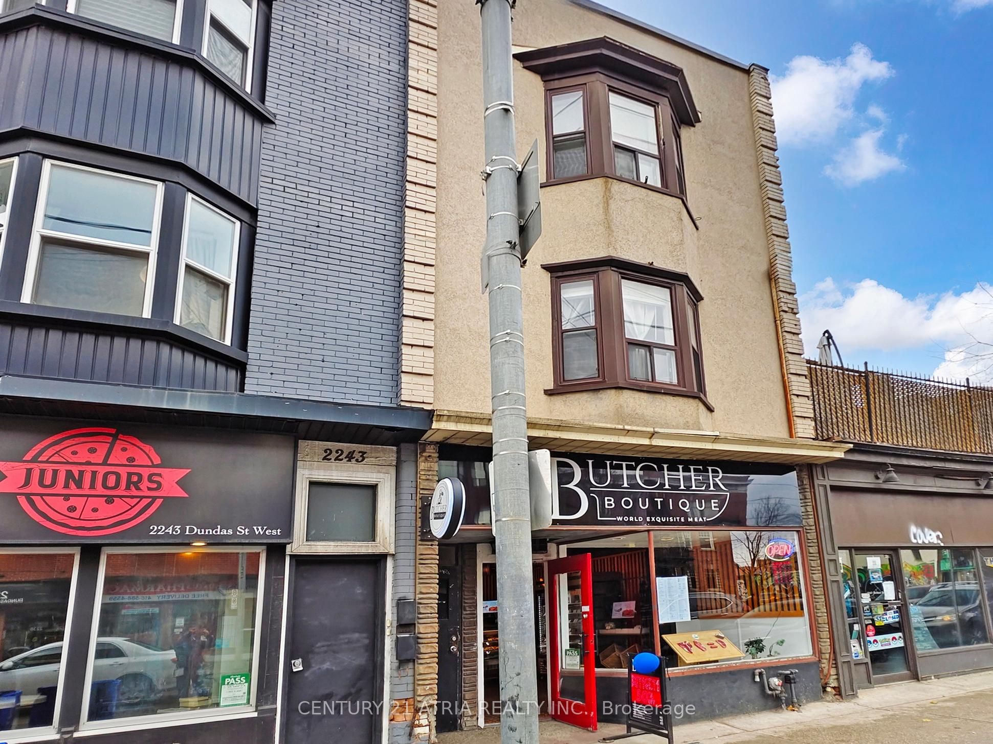 2245 Dundas Street W