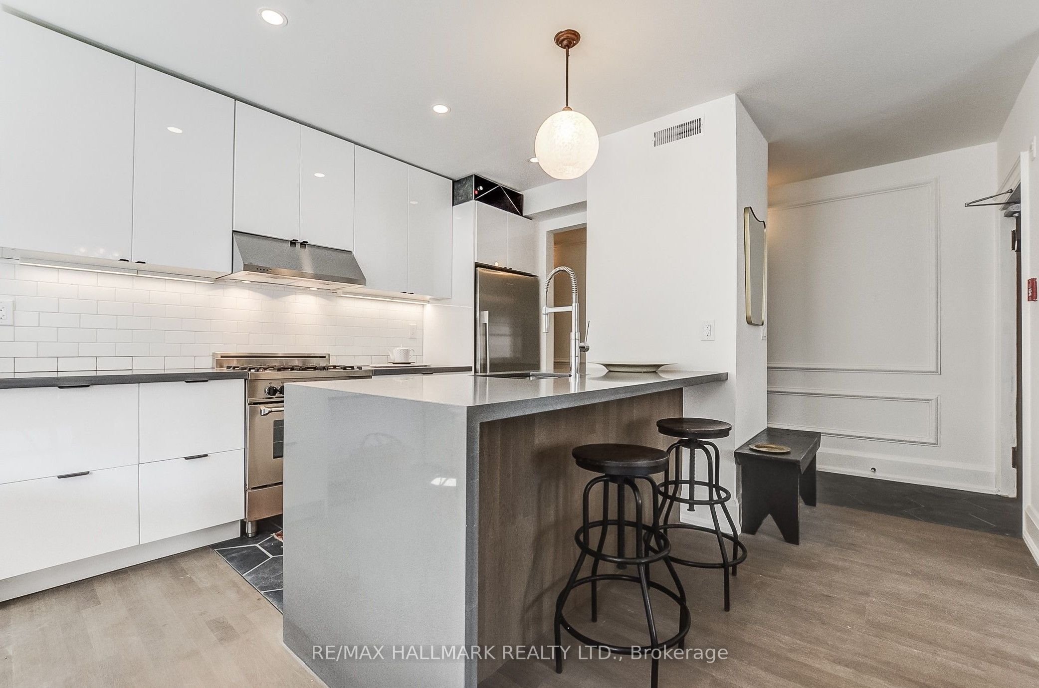 795 College Street 2A