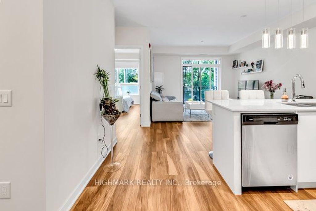 Photo of 320 Plains Road E #8, Burlington, ON L7T 0C1 (MLS # W12588720)