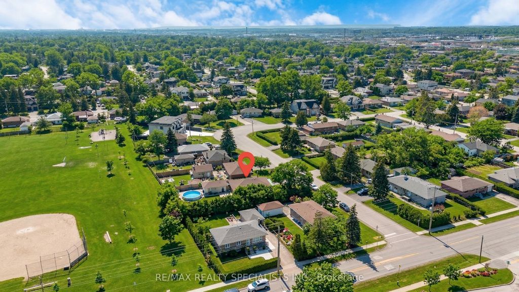 Photo of 240 Weighton Drive, Oakville, ON L6K 2R1 (MLS # W12969570)