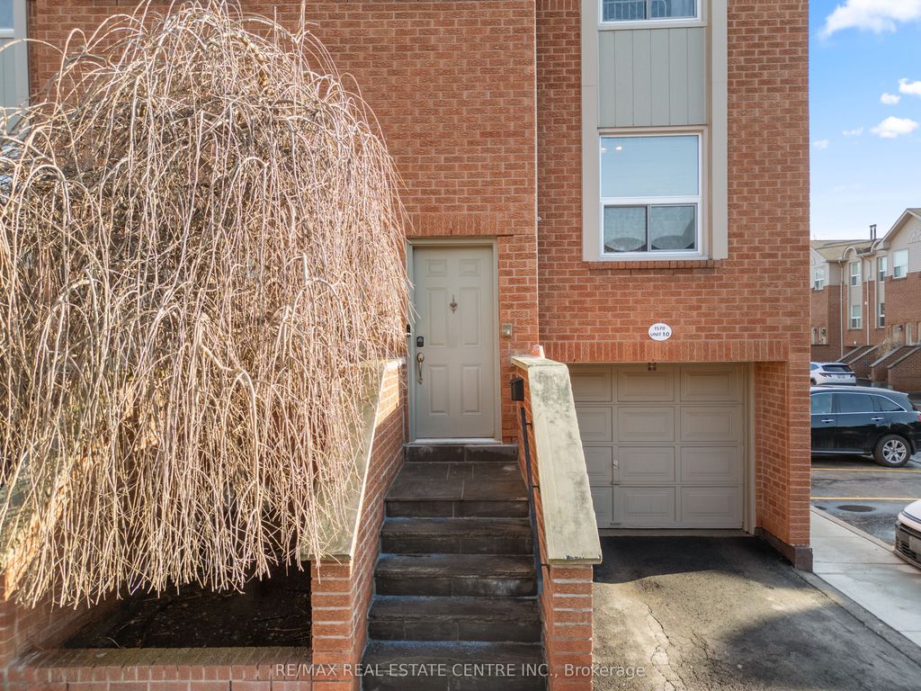 Photo of 1570 Reeves Gate #10, Oakville, ON L6M 3J3 (MLS # W12685384)