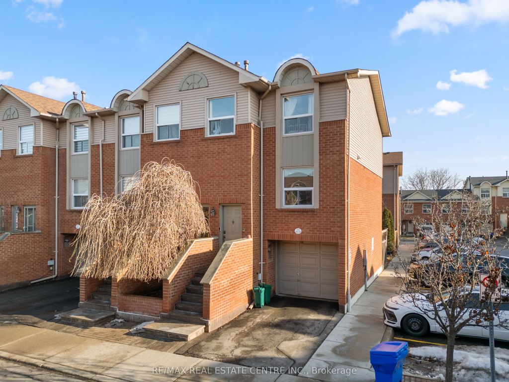 Photo of 1570 Reeves Gate #10, Oakville, ON L6M 3J3 (MLS # W12685384)