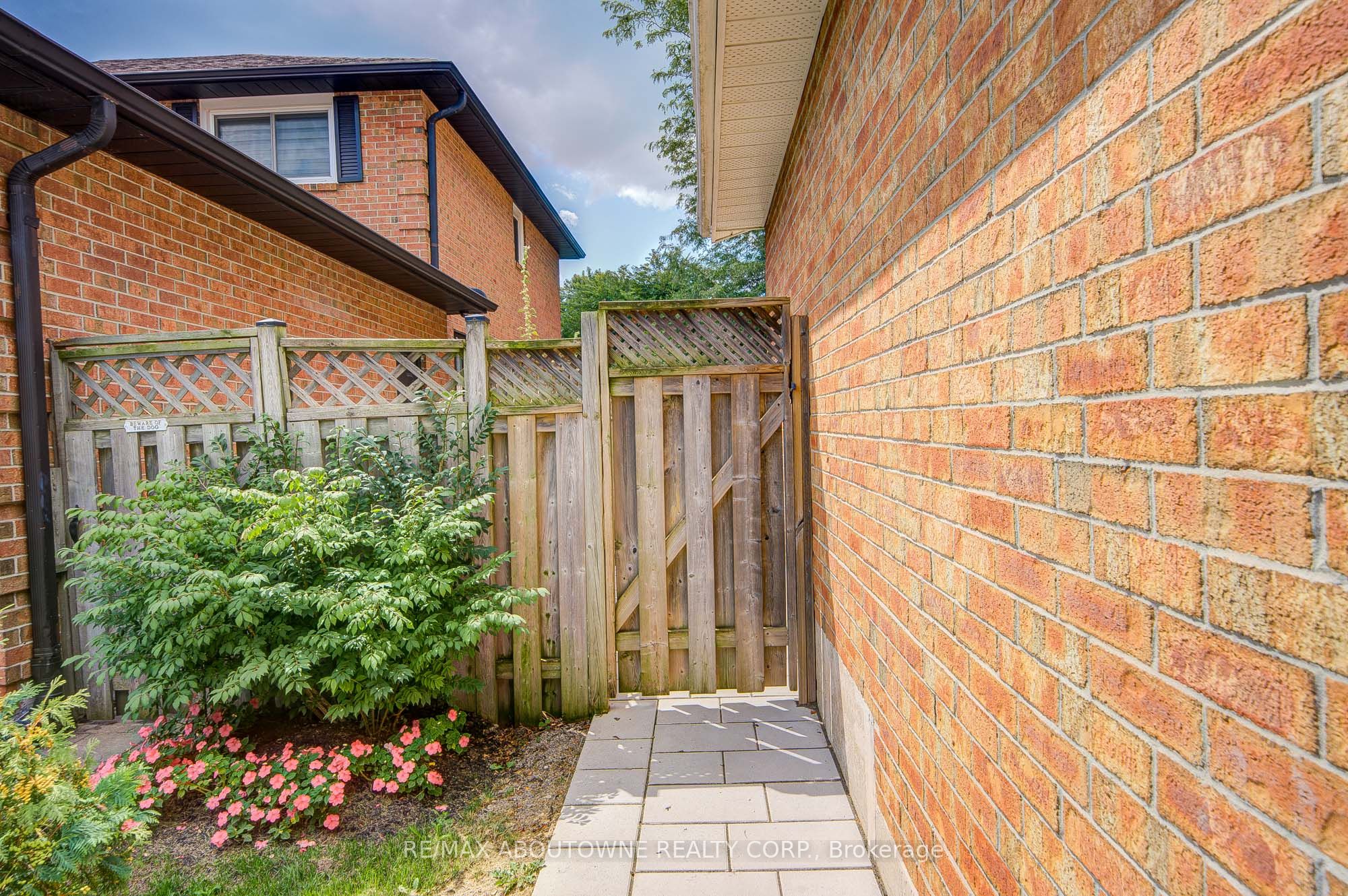 1108 Notley Crescent Lower