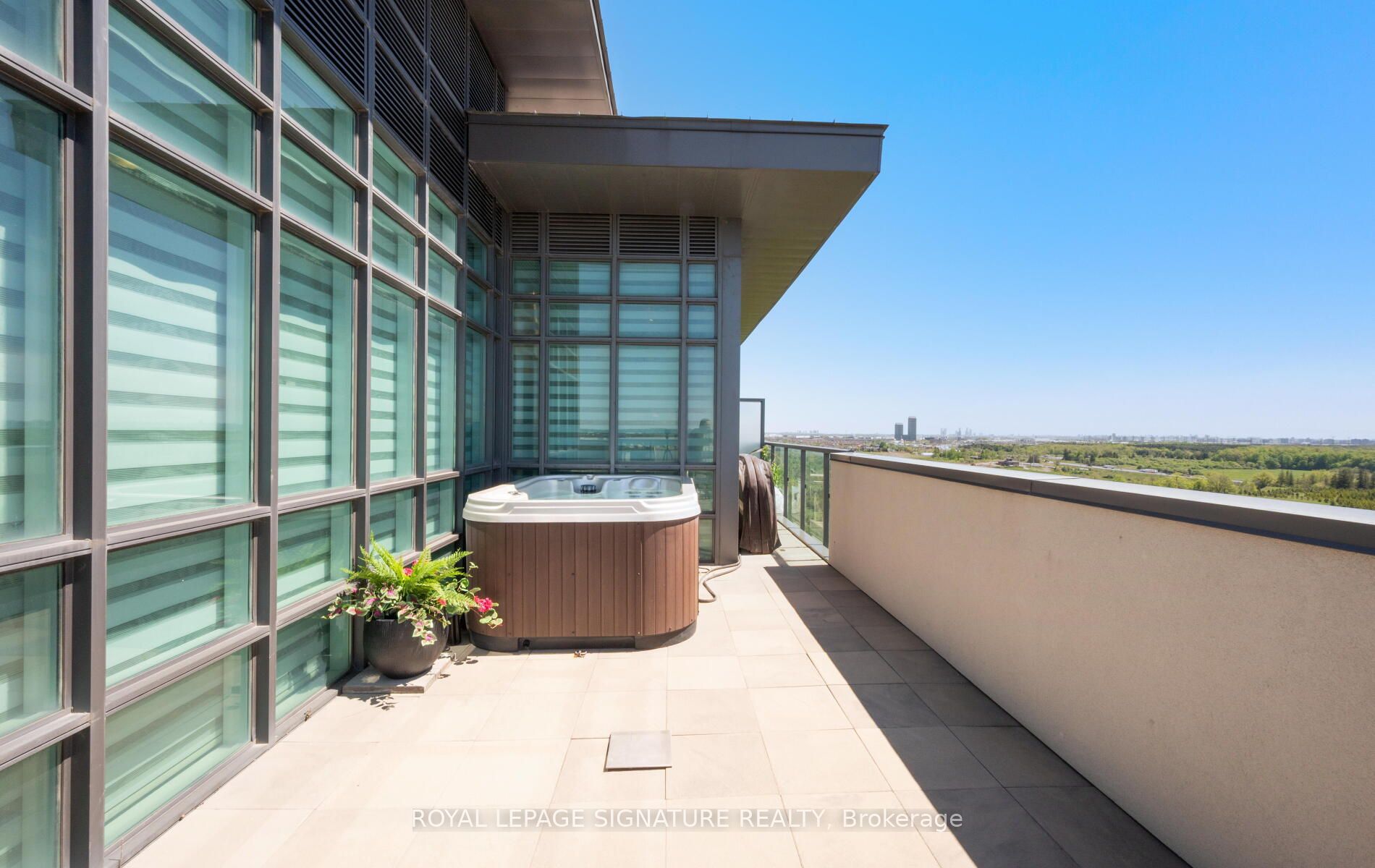 55 Yorkland Boulevard PH1202
