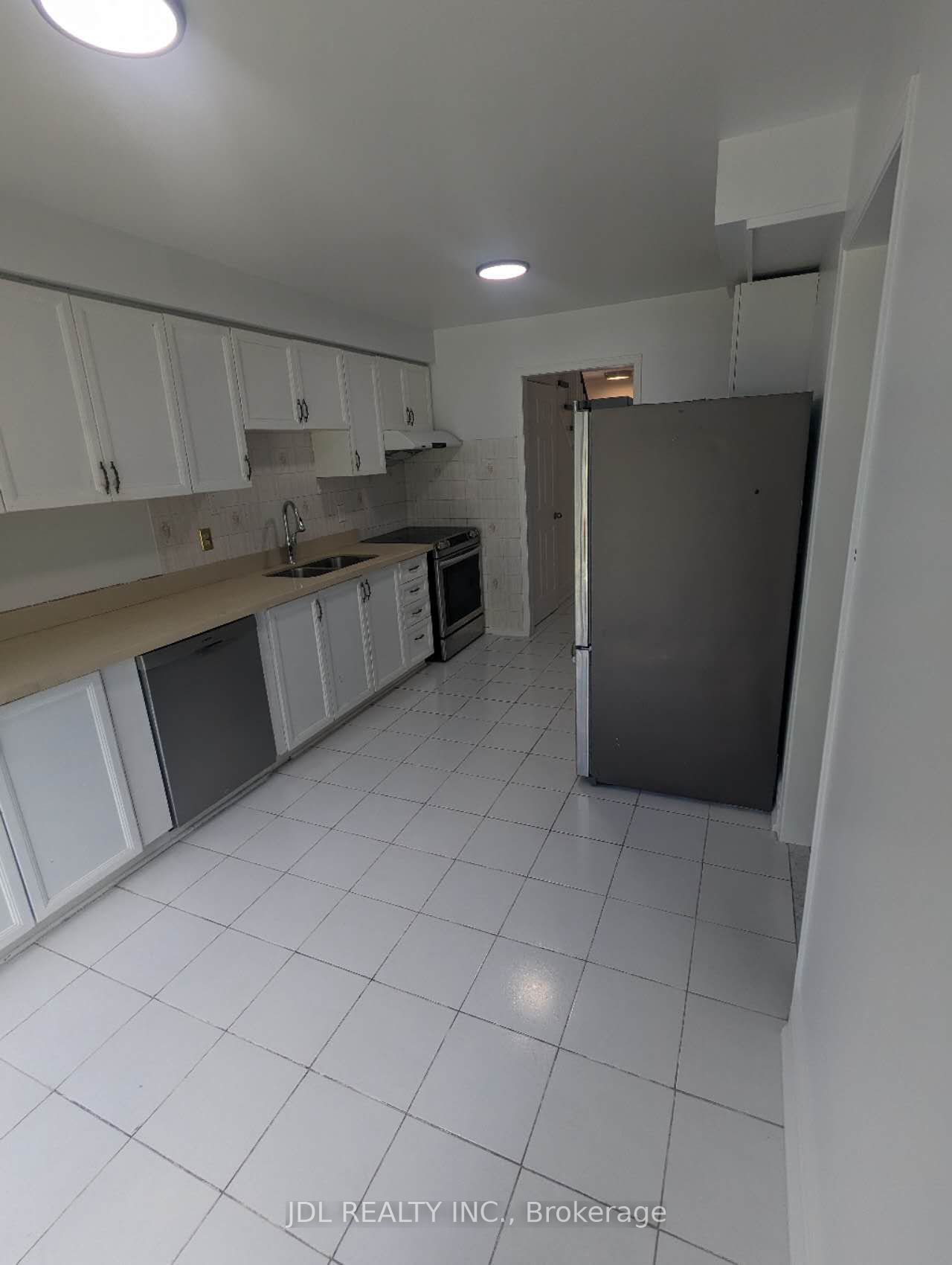 2 Laguna Crescent