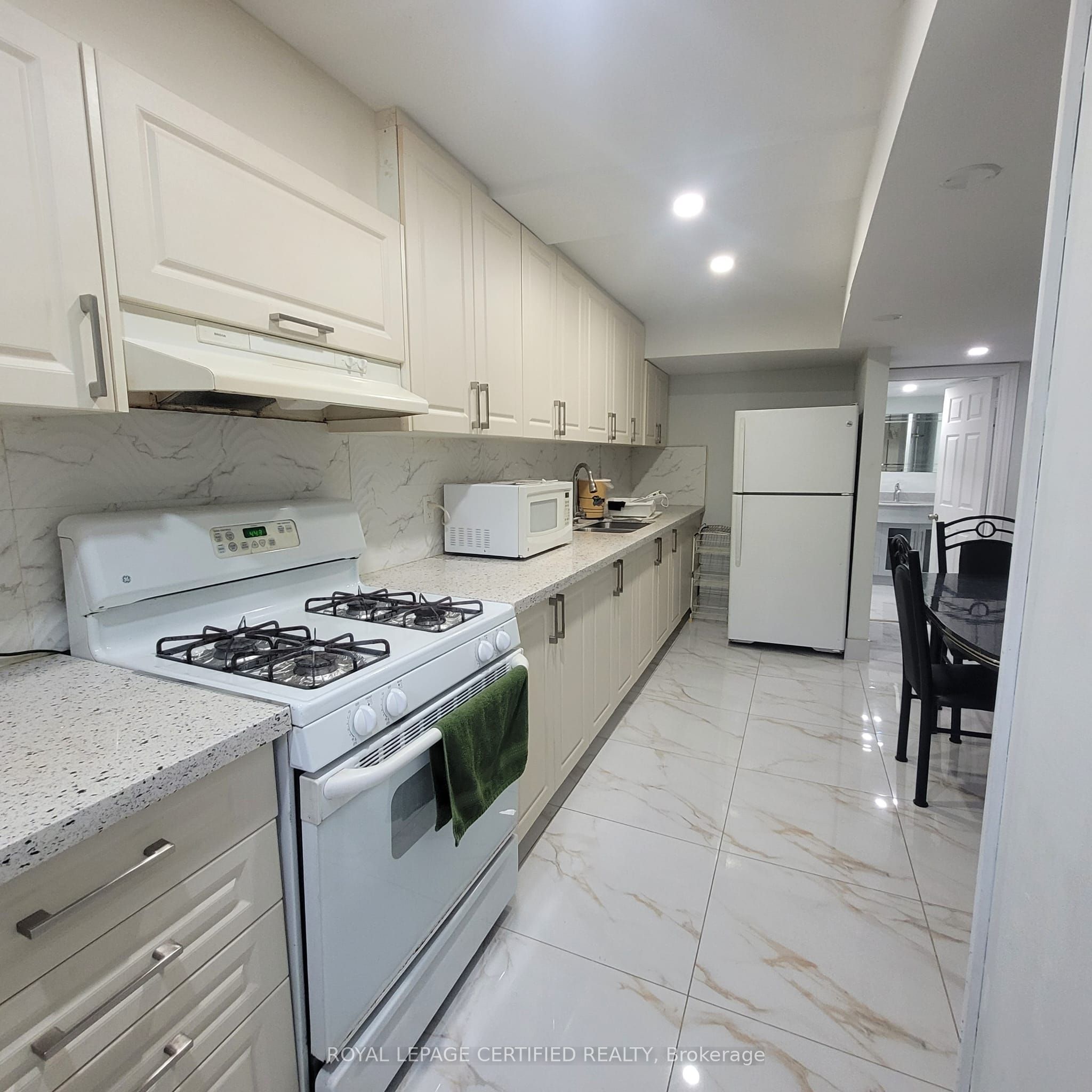 889 Blairholm Avenue main