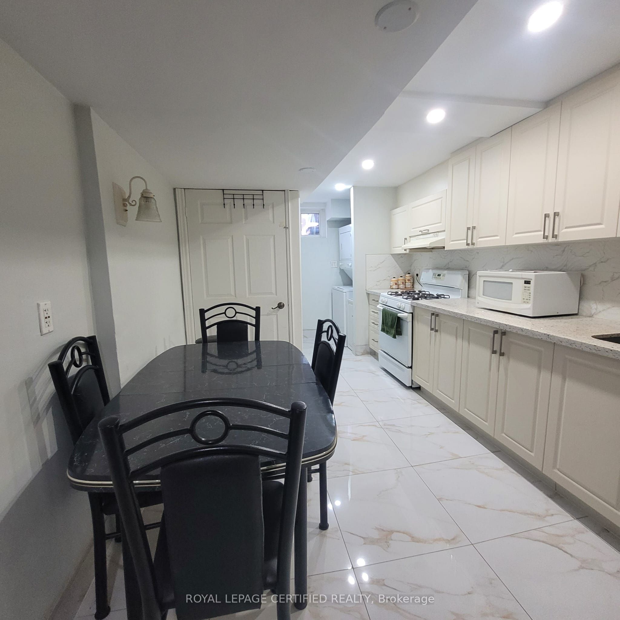 889 Blairholm Avenue main