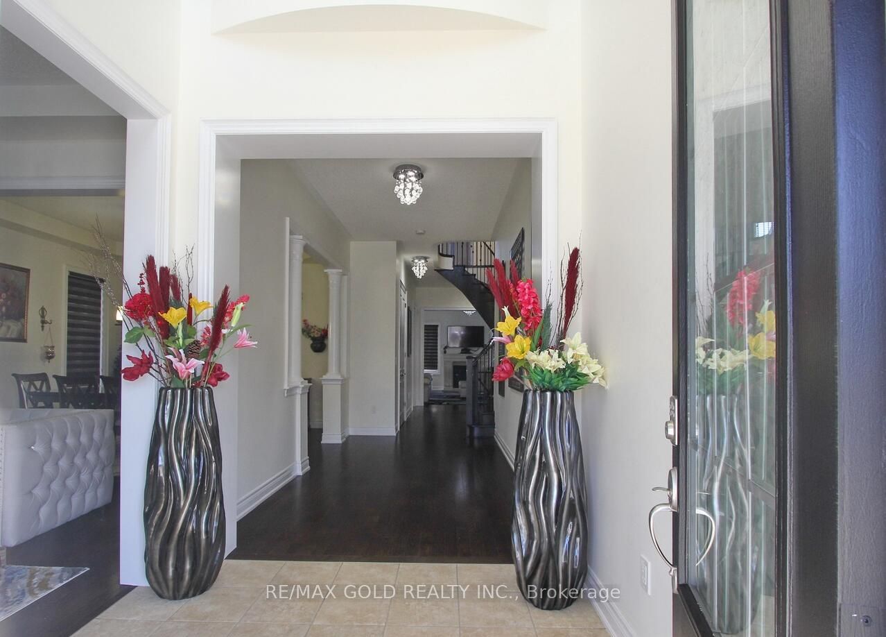 14 Ladbrook Crescent