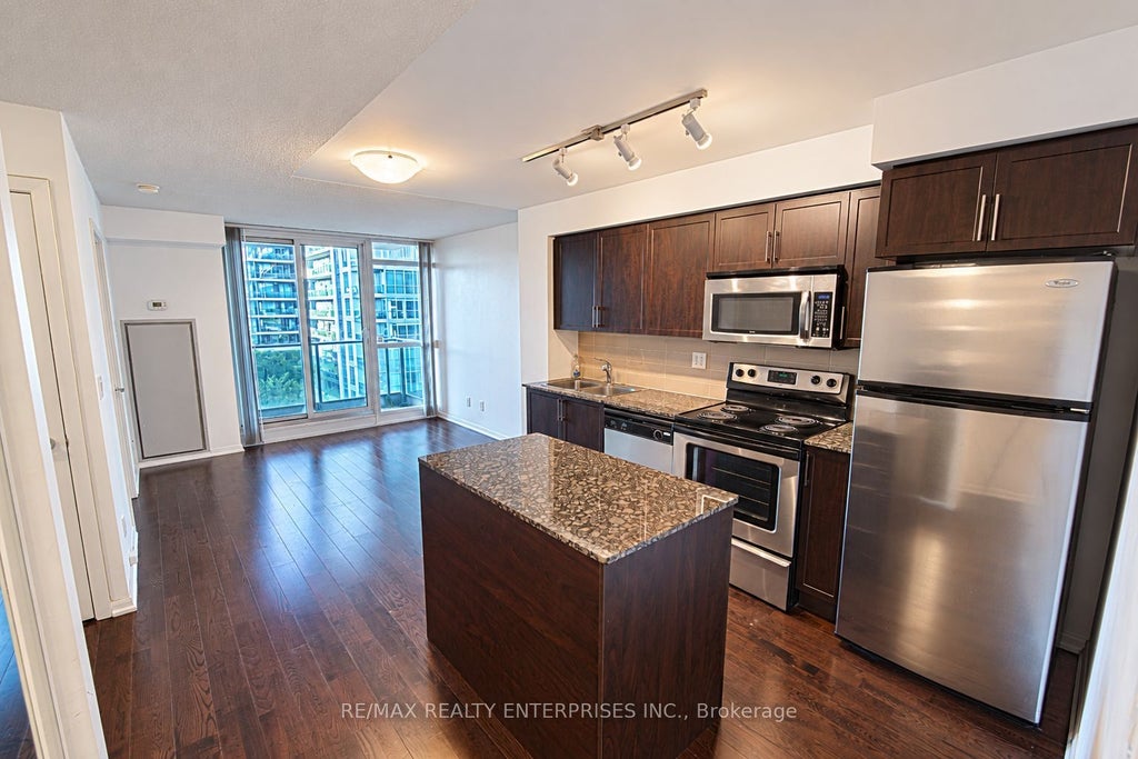 Photo of 215 Fort York Boulevard #612, Toronto, ON M5V 4A2 (MLS # C13829898)