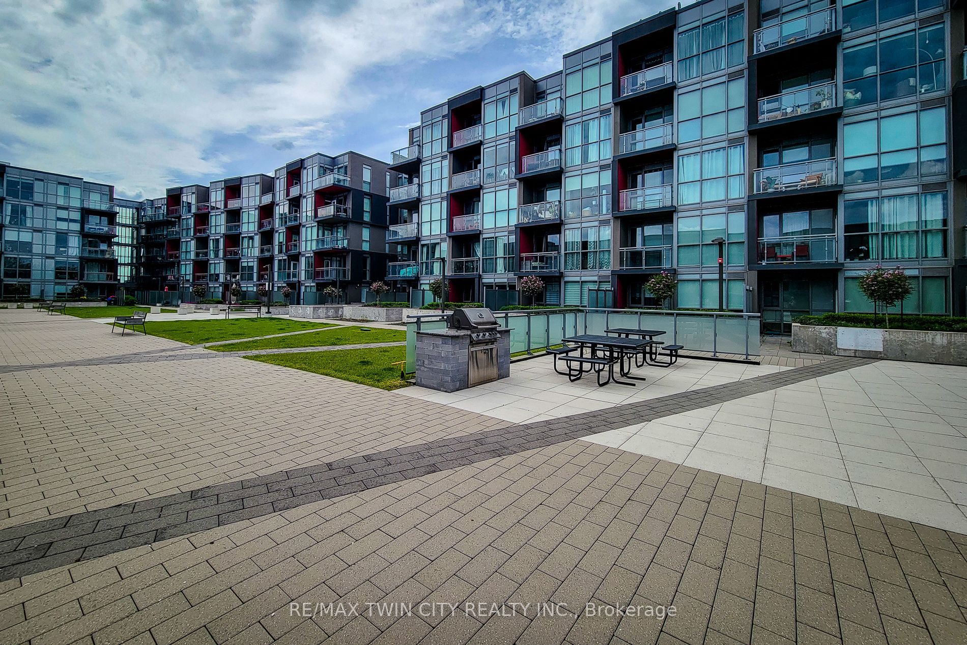 5240 Dundas Street B215