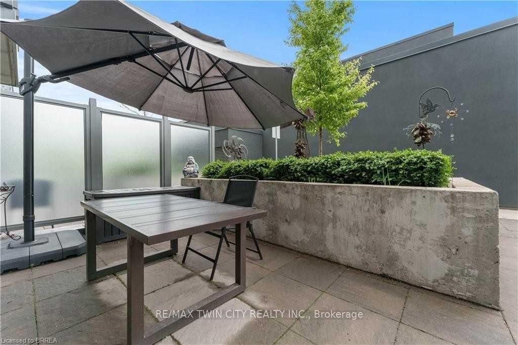 5240 Dundas Street B215