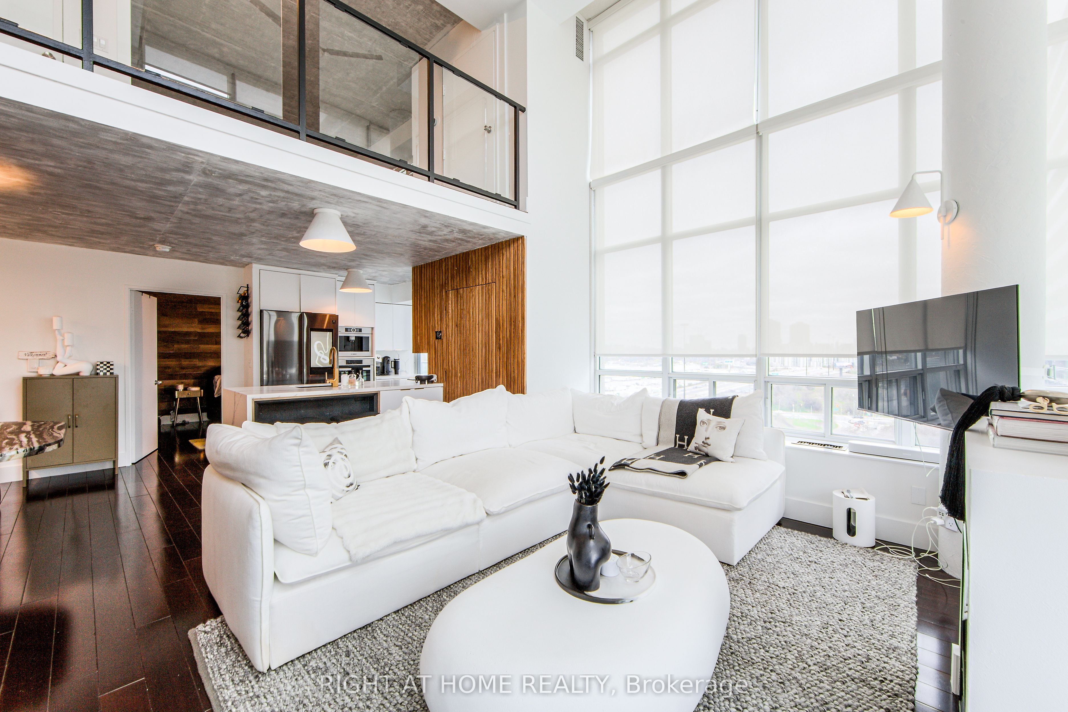 250 Manitoba Street SE 728